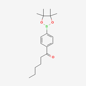 Rakenne - 1-(4-(4,4,5,5-Tetramethyl-1,3,2-dioxaborolan-2-yl)phenyl)hexan-1-one, 95%