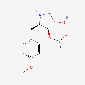 Structuur - (2R,3S,4S)-4-Hydroxy-2-(4-methoxybenzyl)pyrrolidin-3-yl acetate, 98%